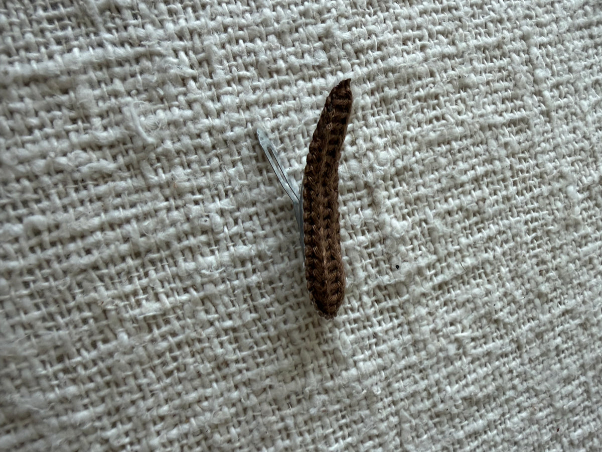 Knitted brown hairclip