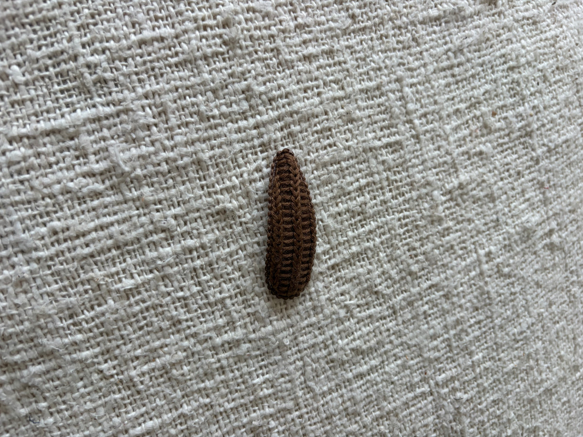 Knitted brown hairclip