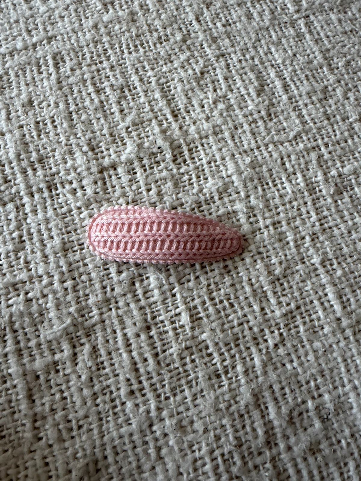 Knitted pink hairclip