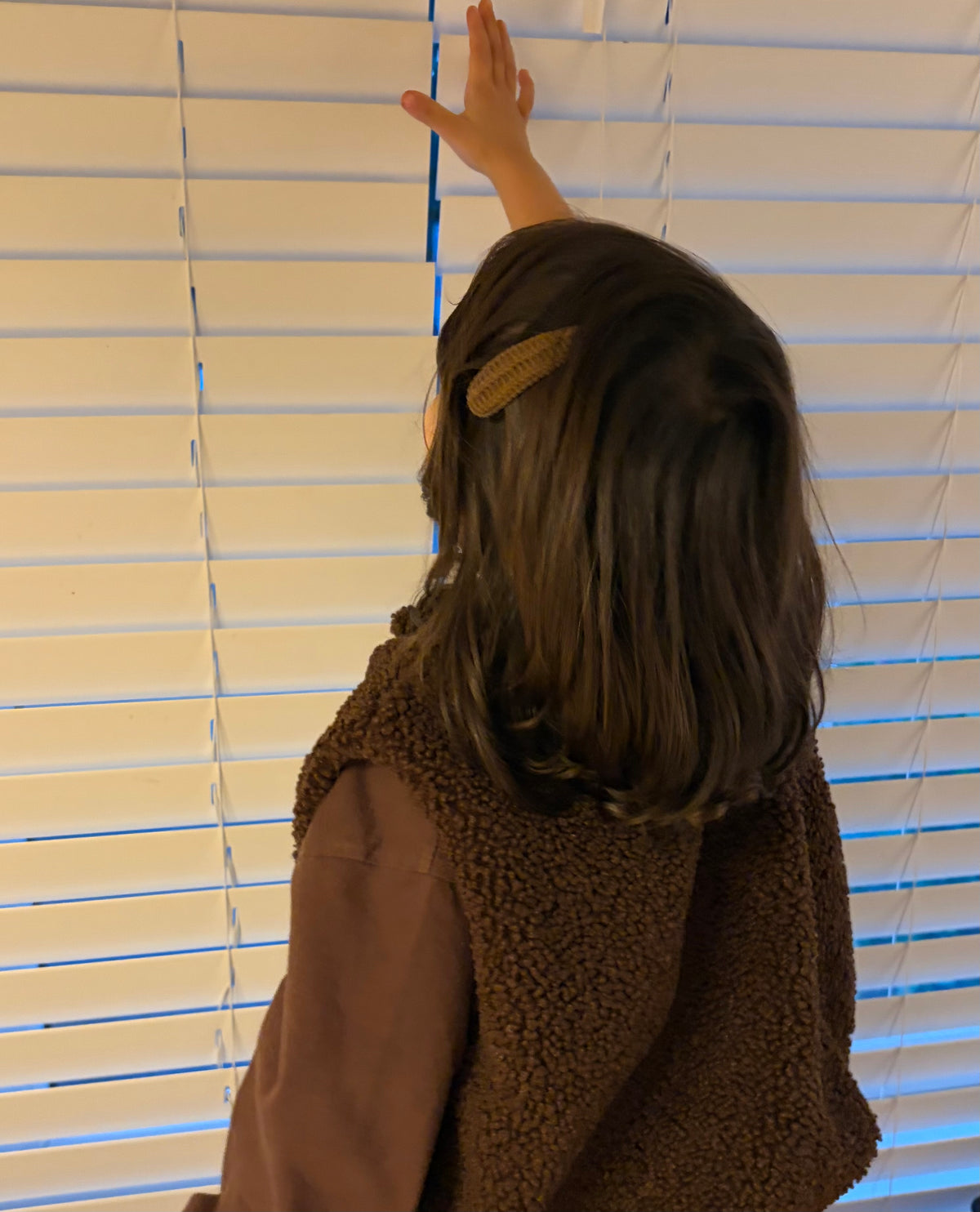 Knitted brown hairclip