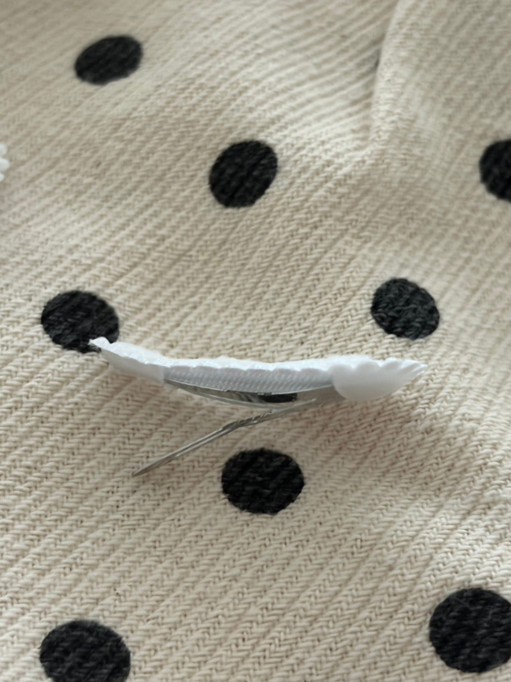 2 baby hairclips plummet white