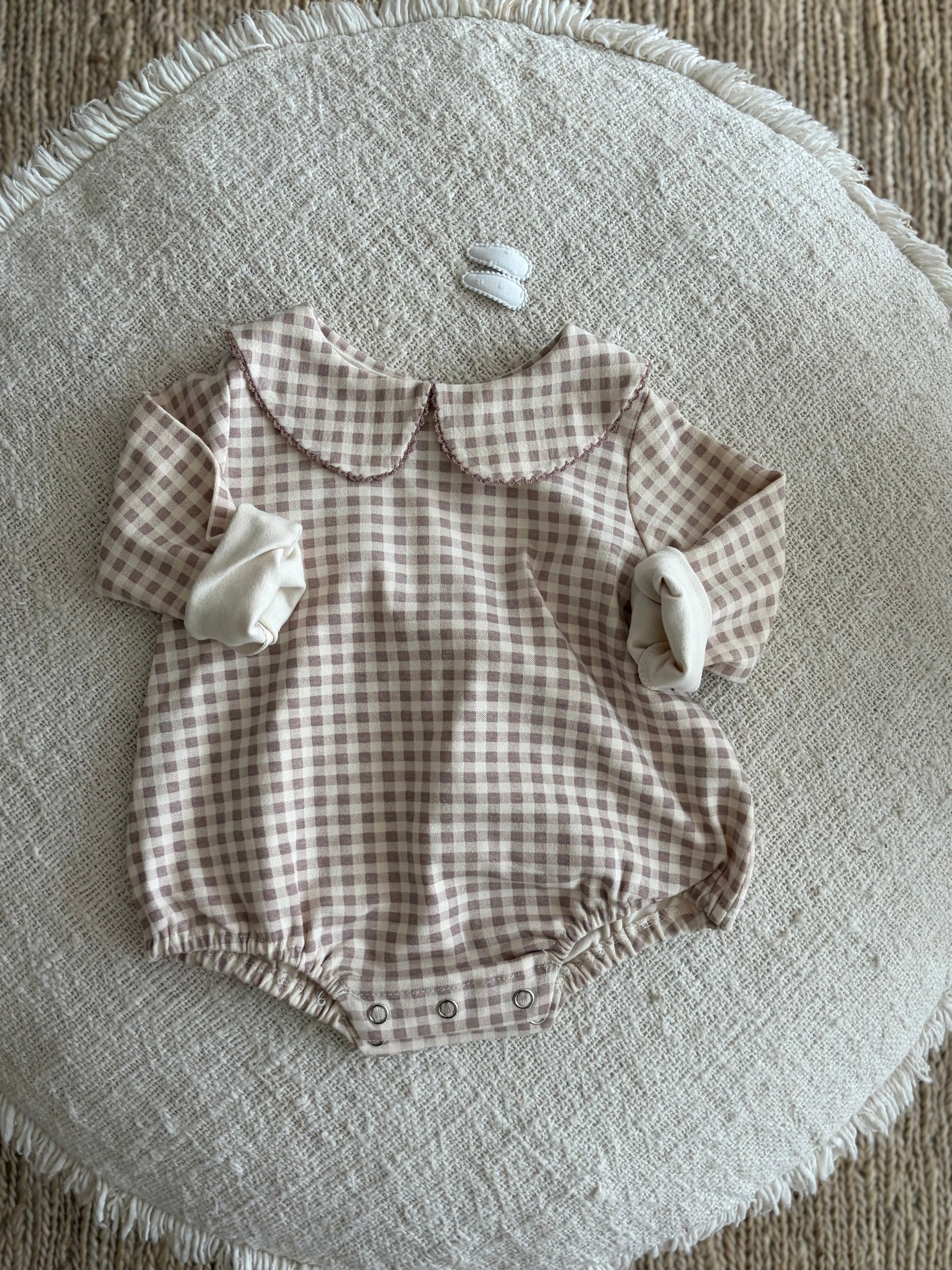 Bébé check onesie