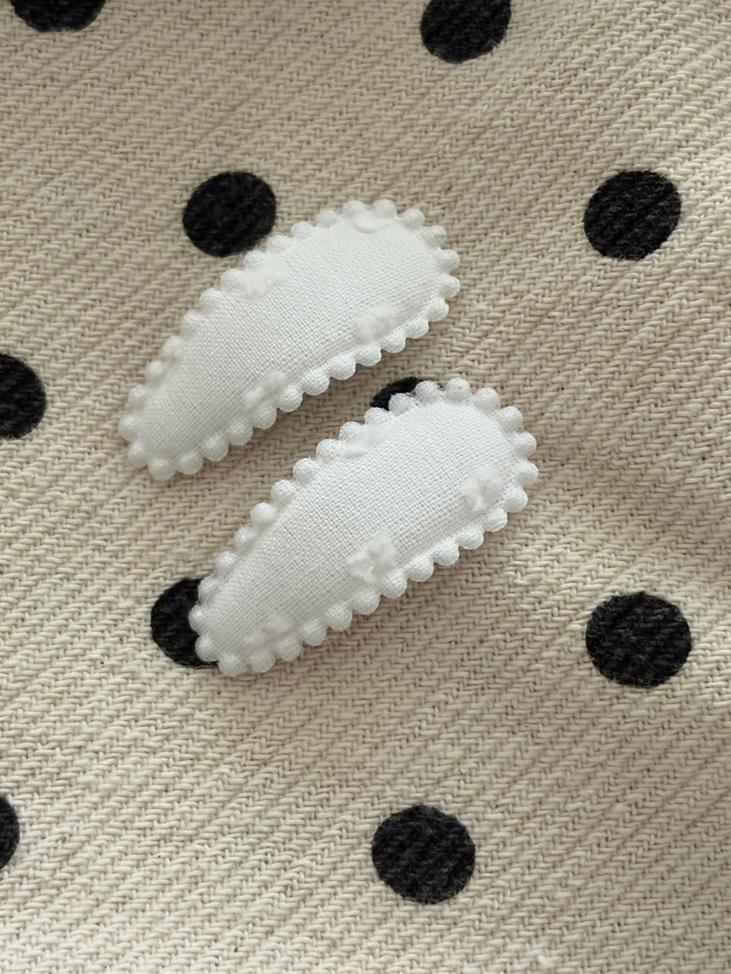 2 baby hairclips plummet white