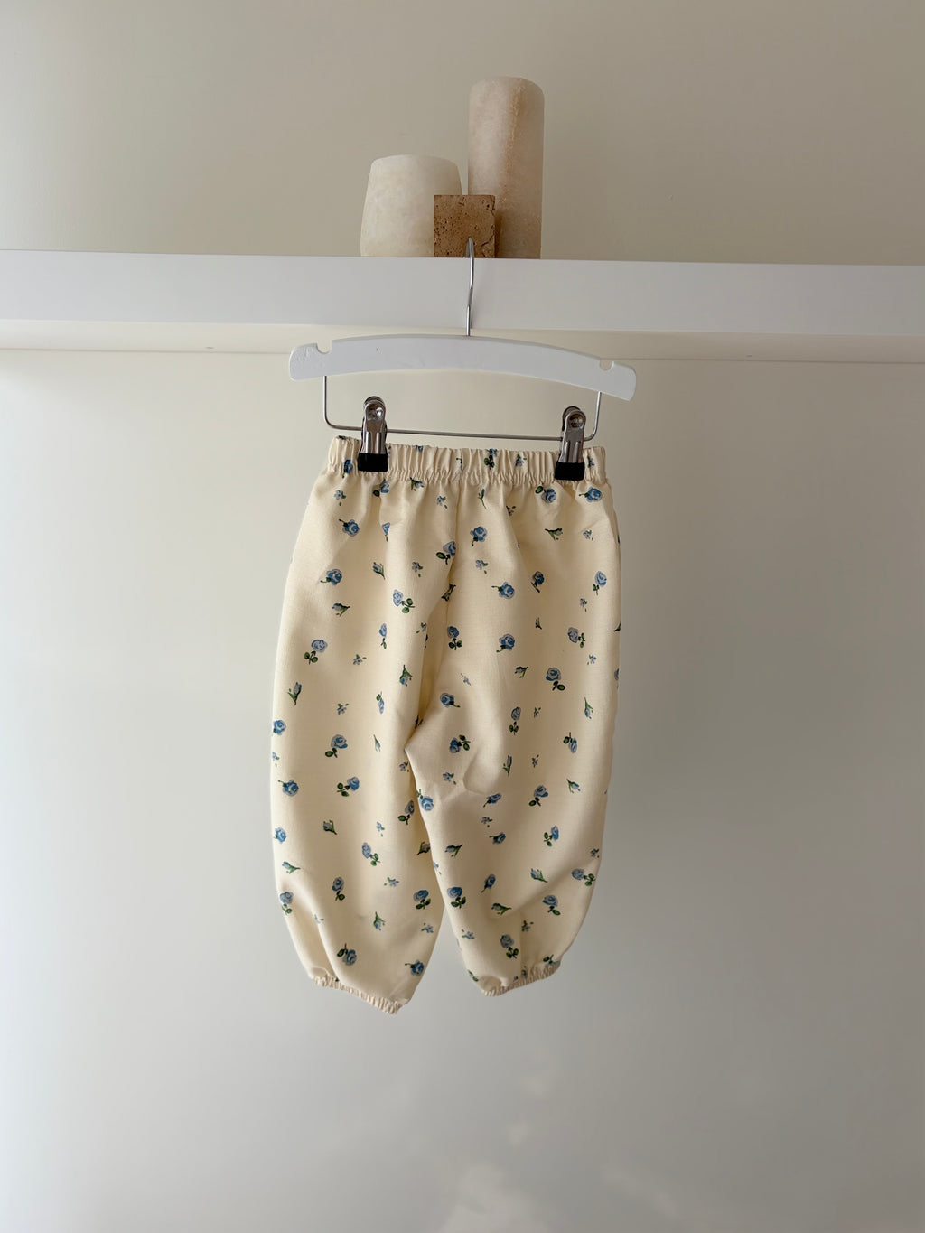 Blue flower balloon pants