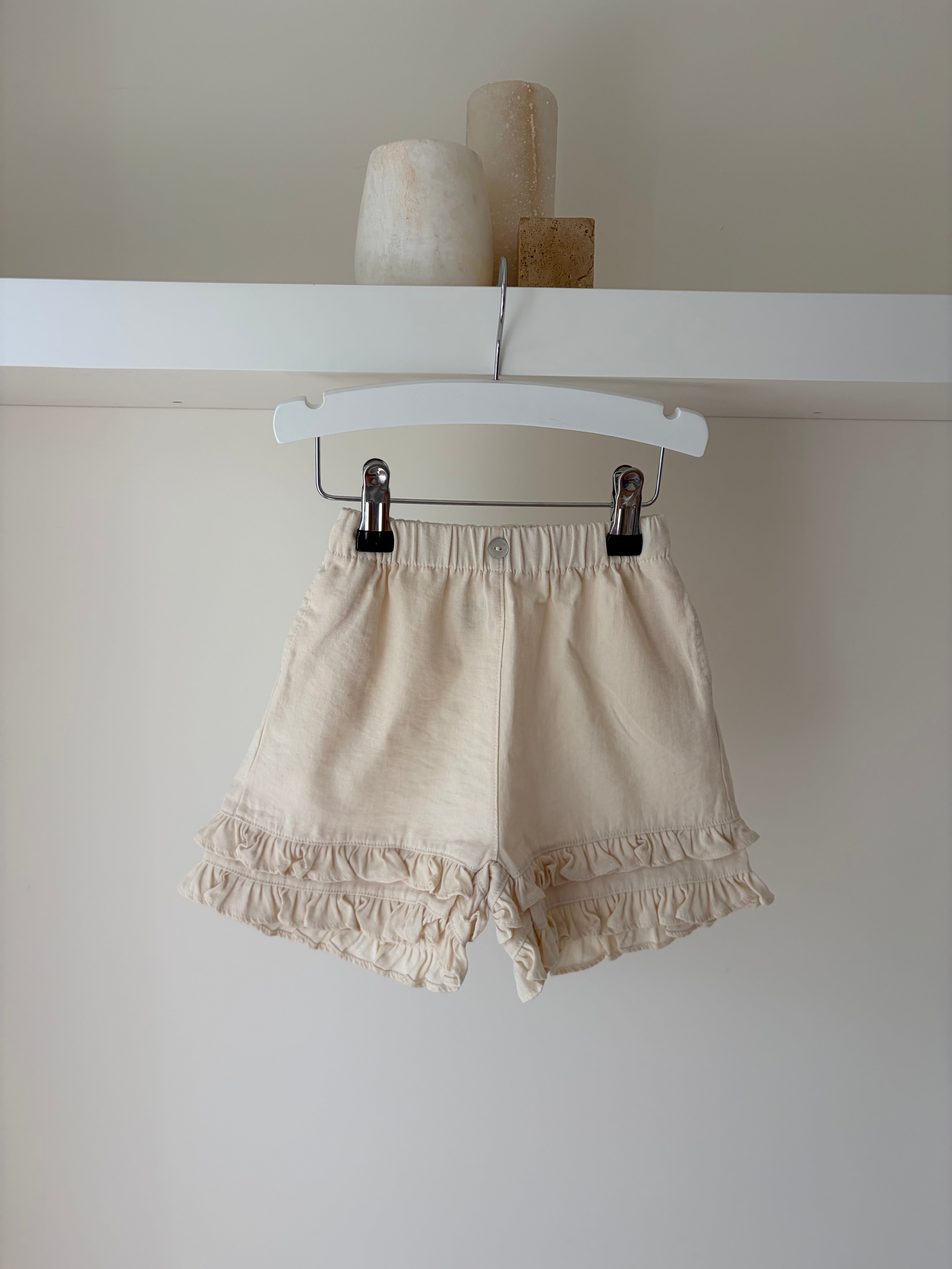 Beautiful short with frills - beige