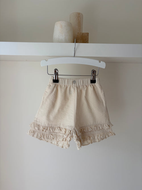 Beautiful short with frills - beige