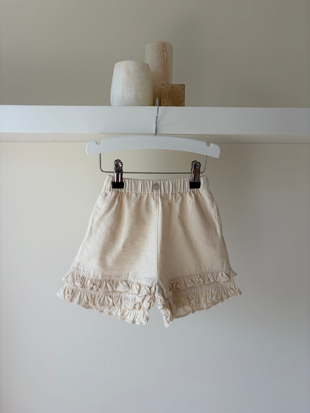Beautiful short with frills - beige