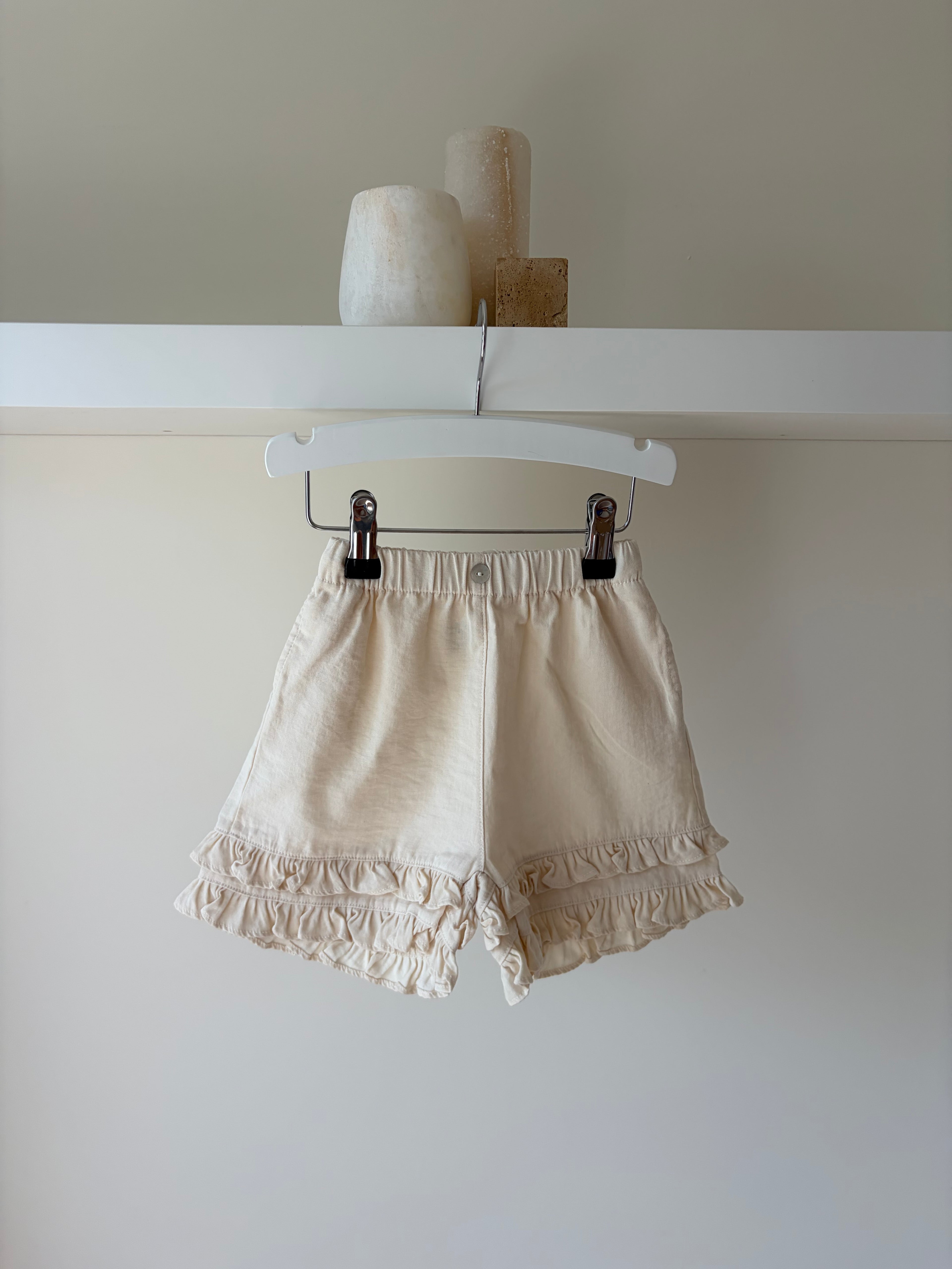 Beautiful short with frills - beige