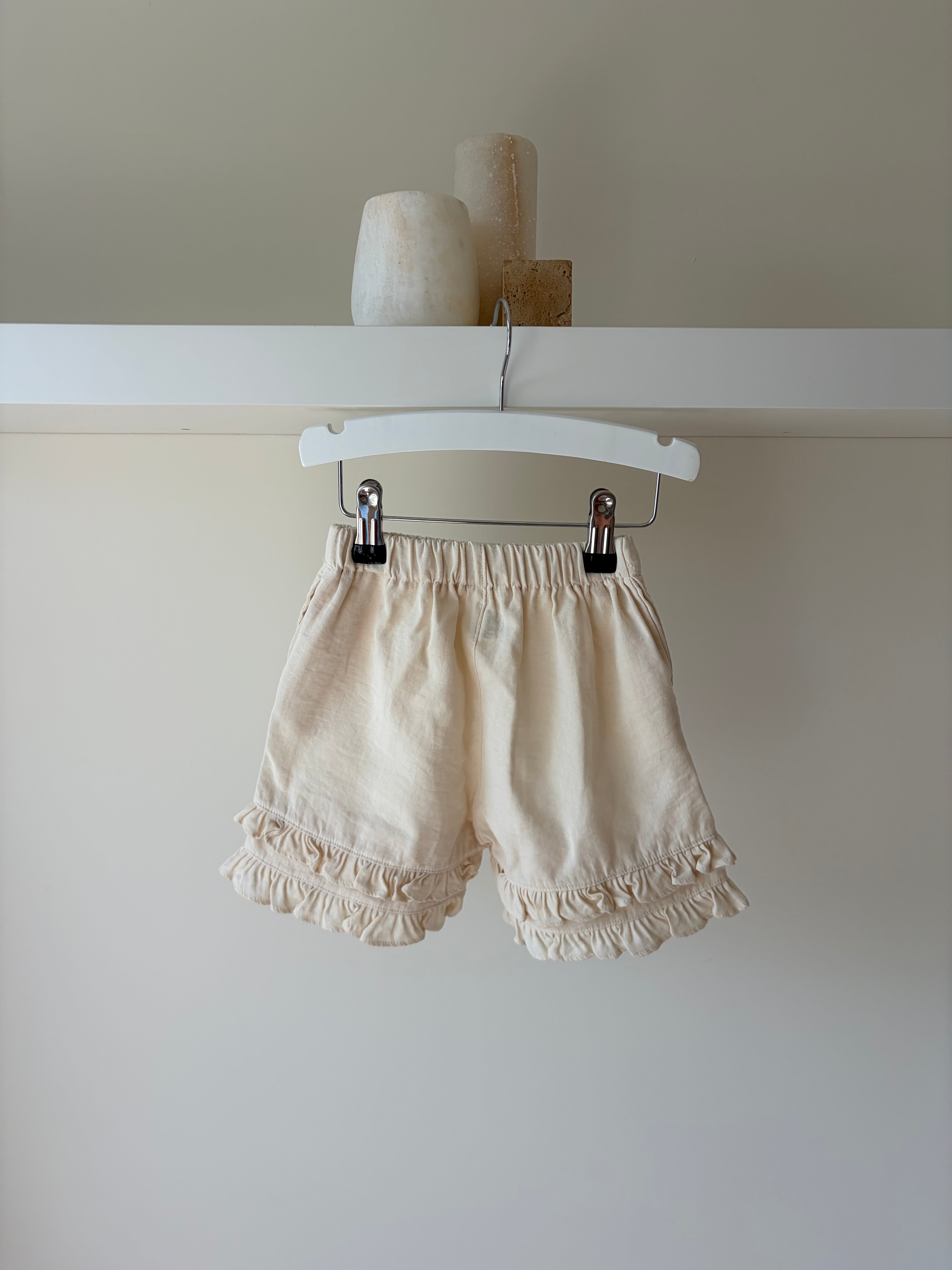 Beautiful short with frills - beige