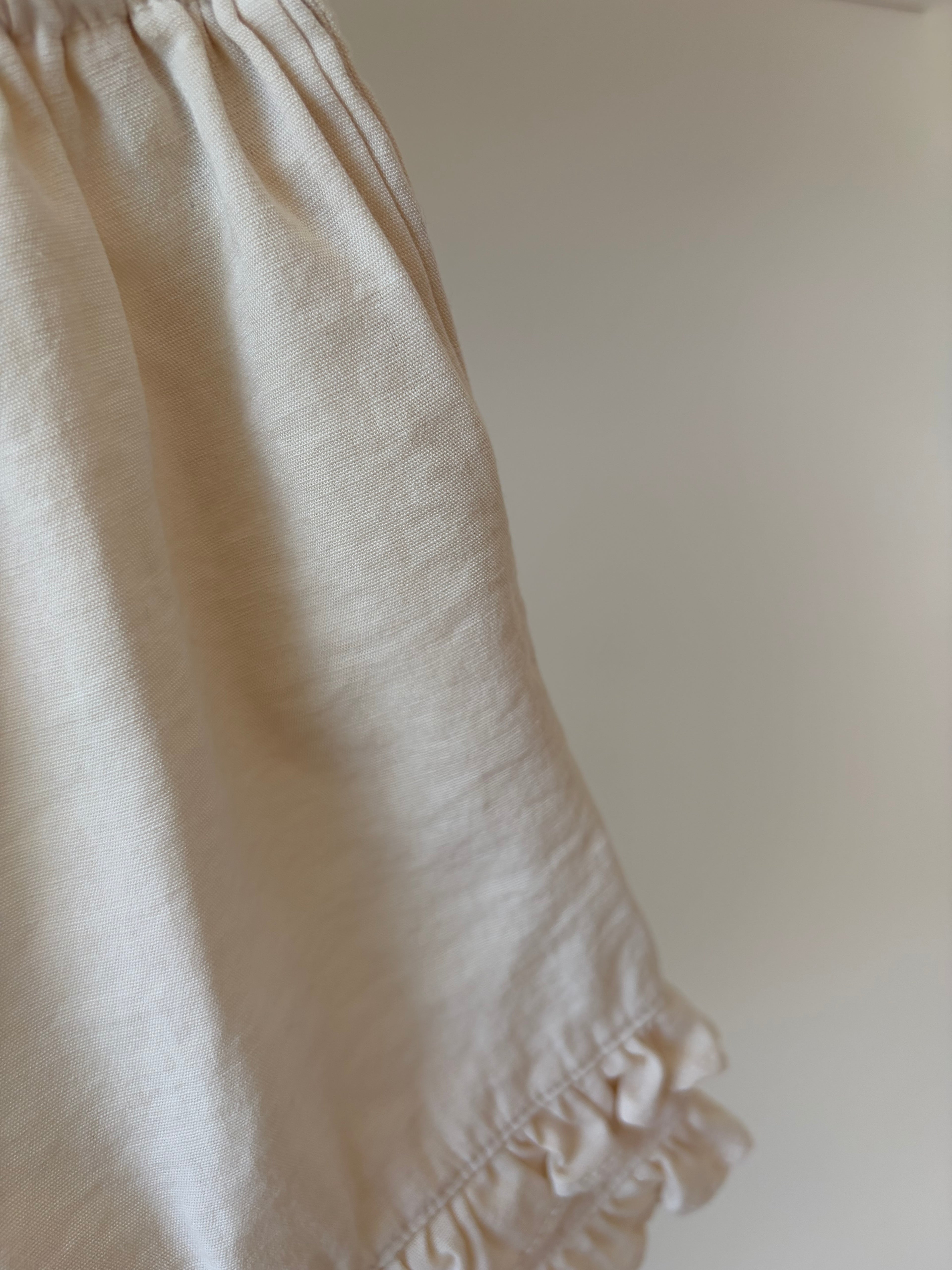 Beautiful short with frills - beige