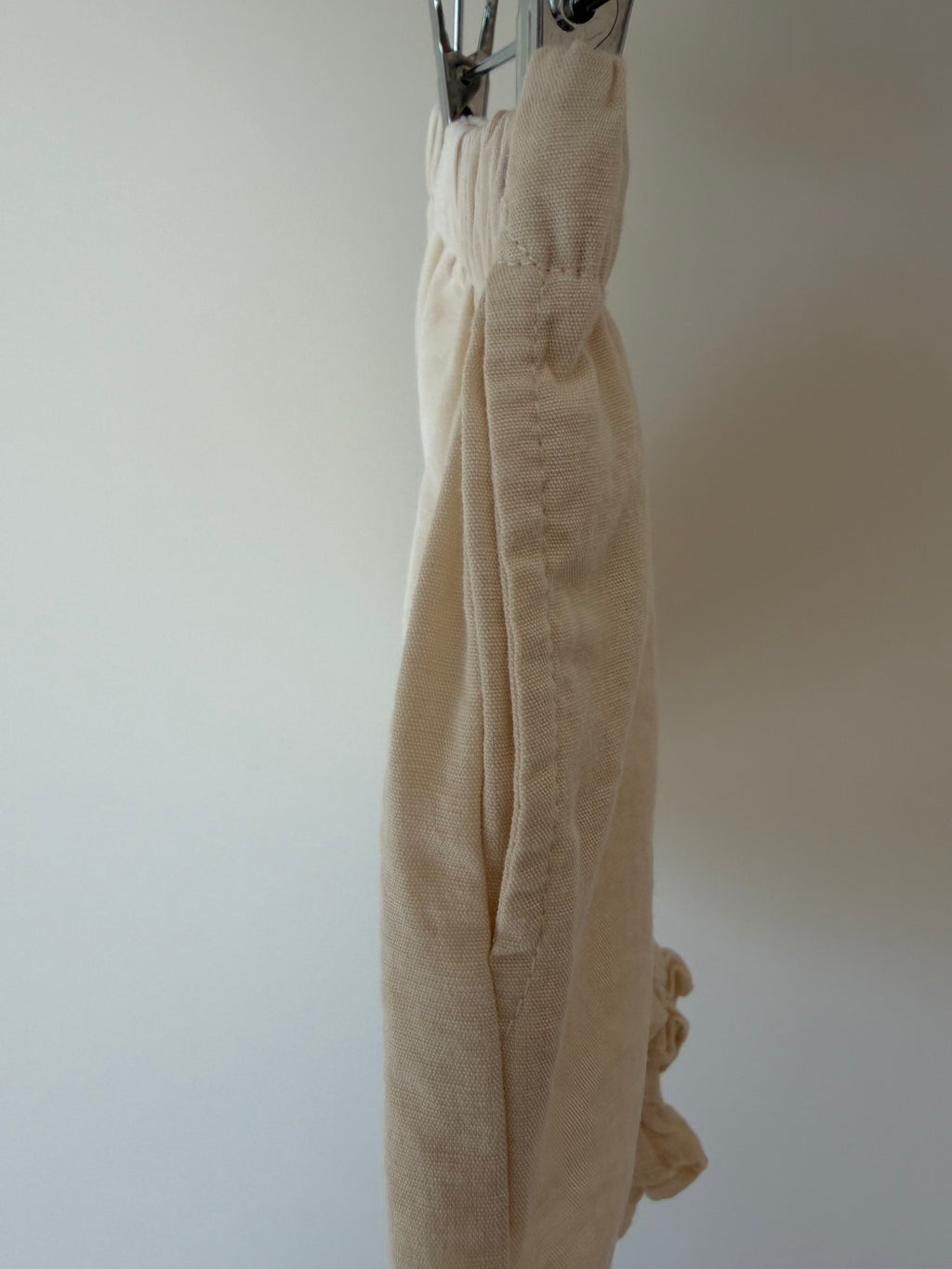 Beautiful short with frills - beige