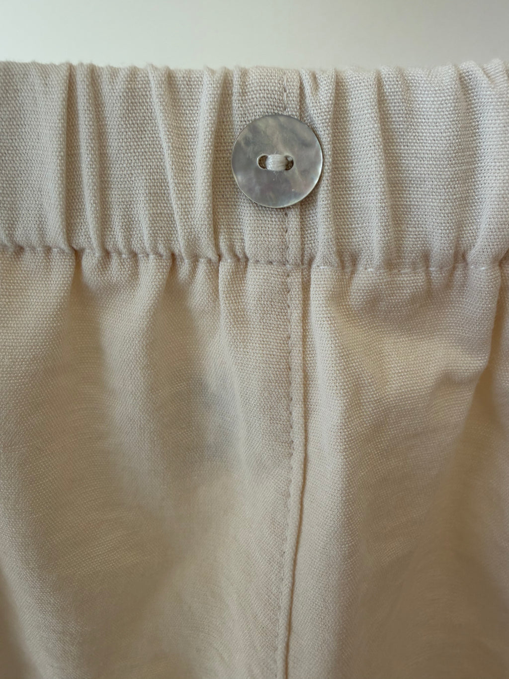 Beautiful short with frills - beige