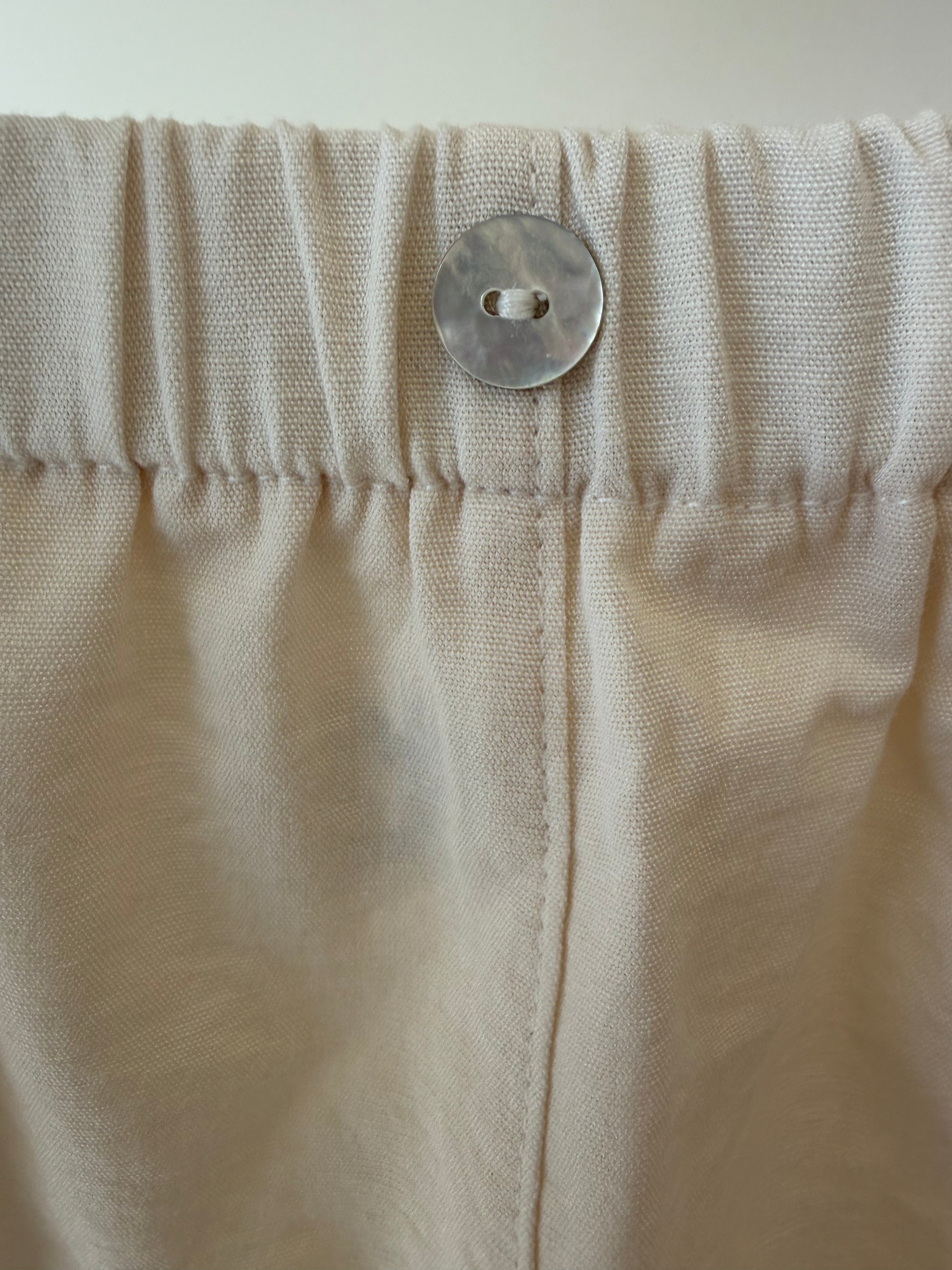 Beautiful short with frills - beige