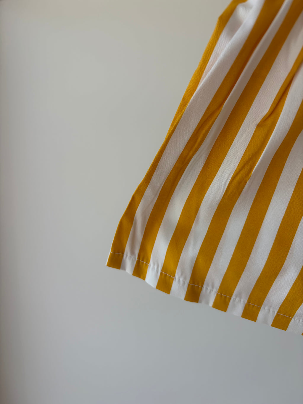 Striped short - yellow & white