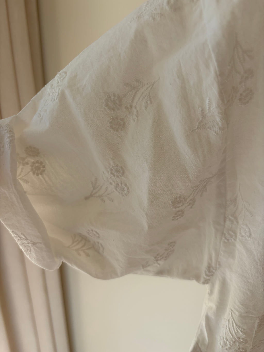 Embroidered cardigan - white