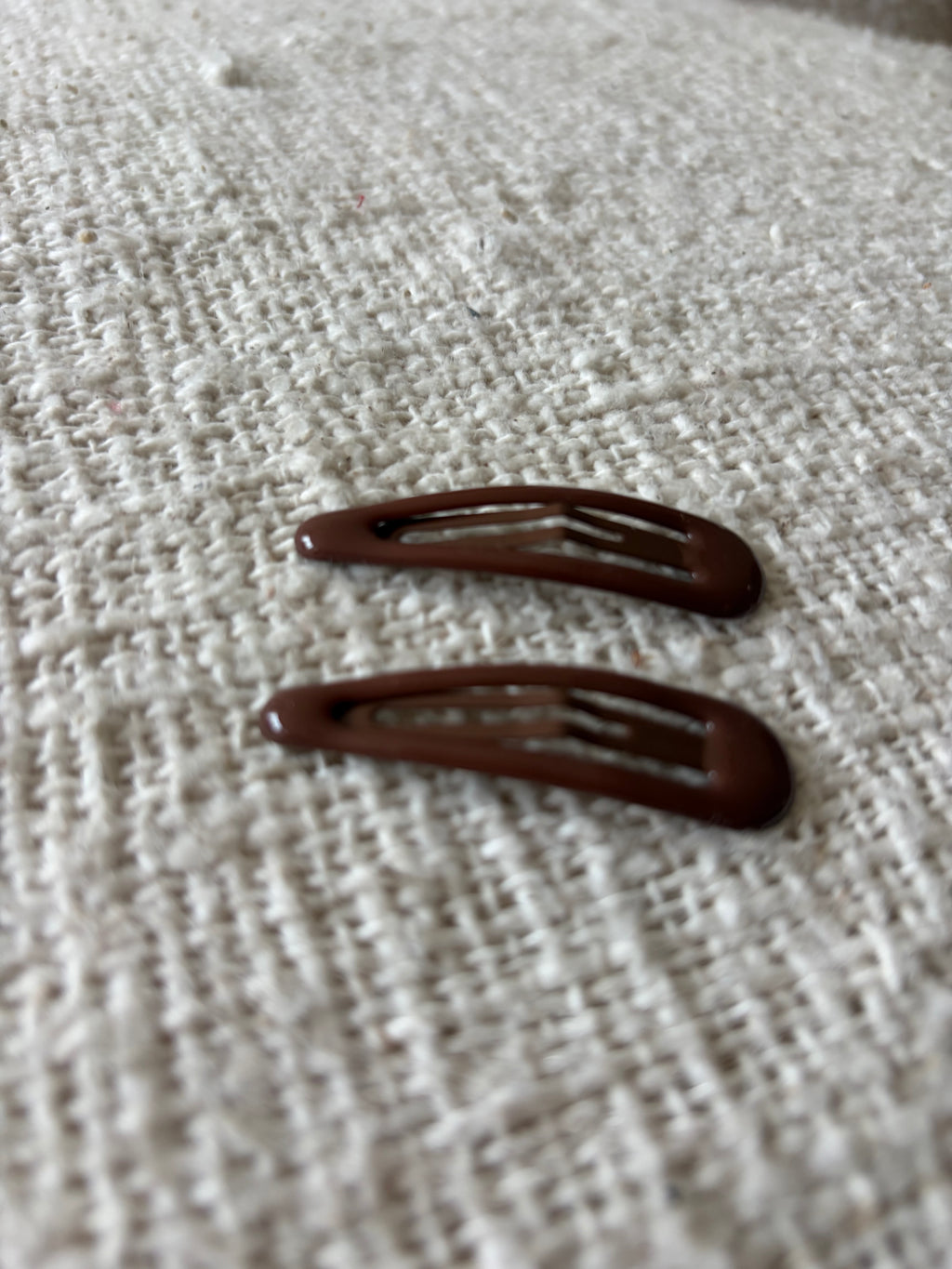 2 brown hair clips