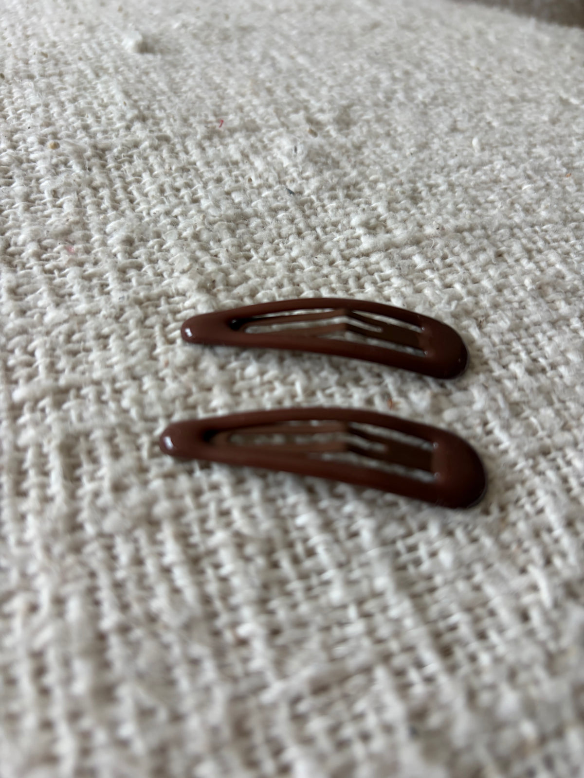 2 brown hair clips