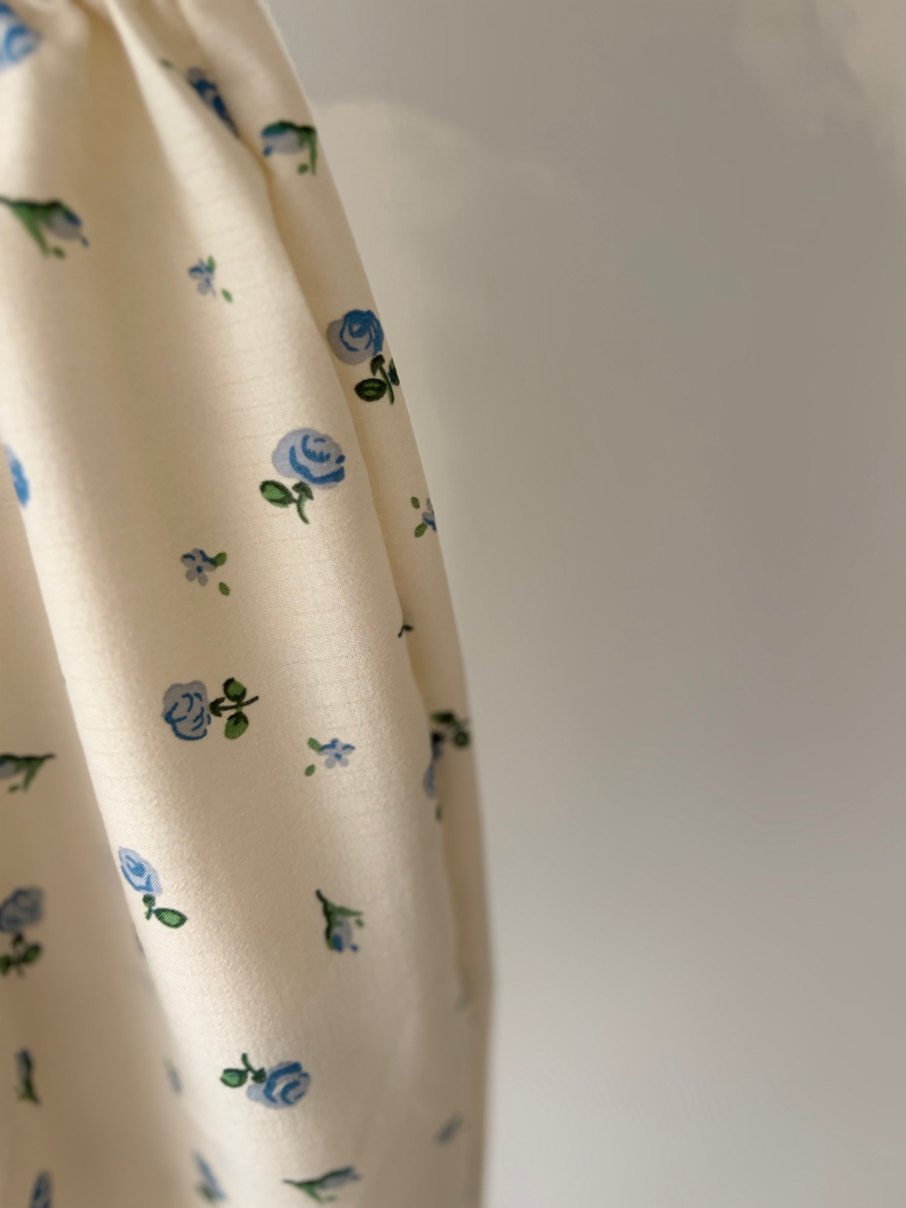 Blue flower balloon pants