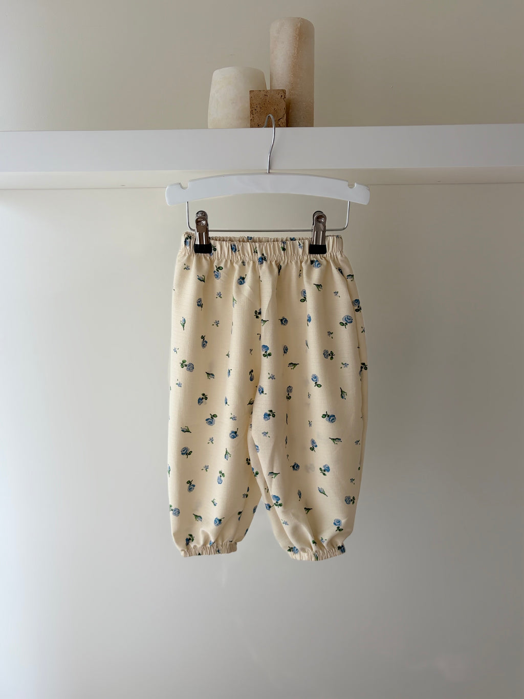 Blue flower balloon pants
