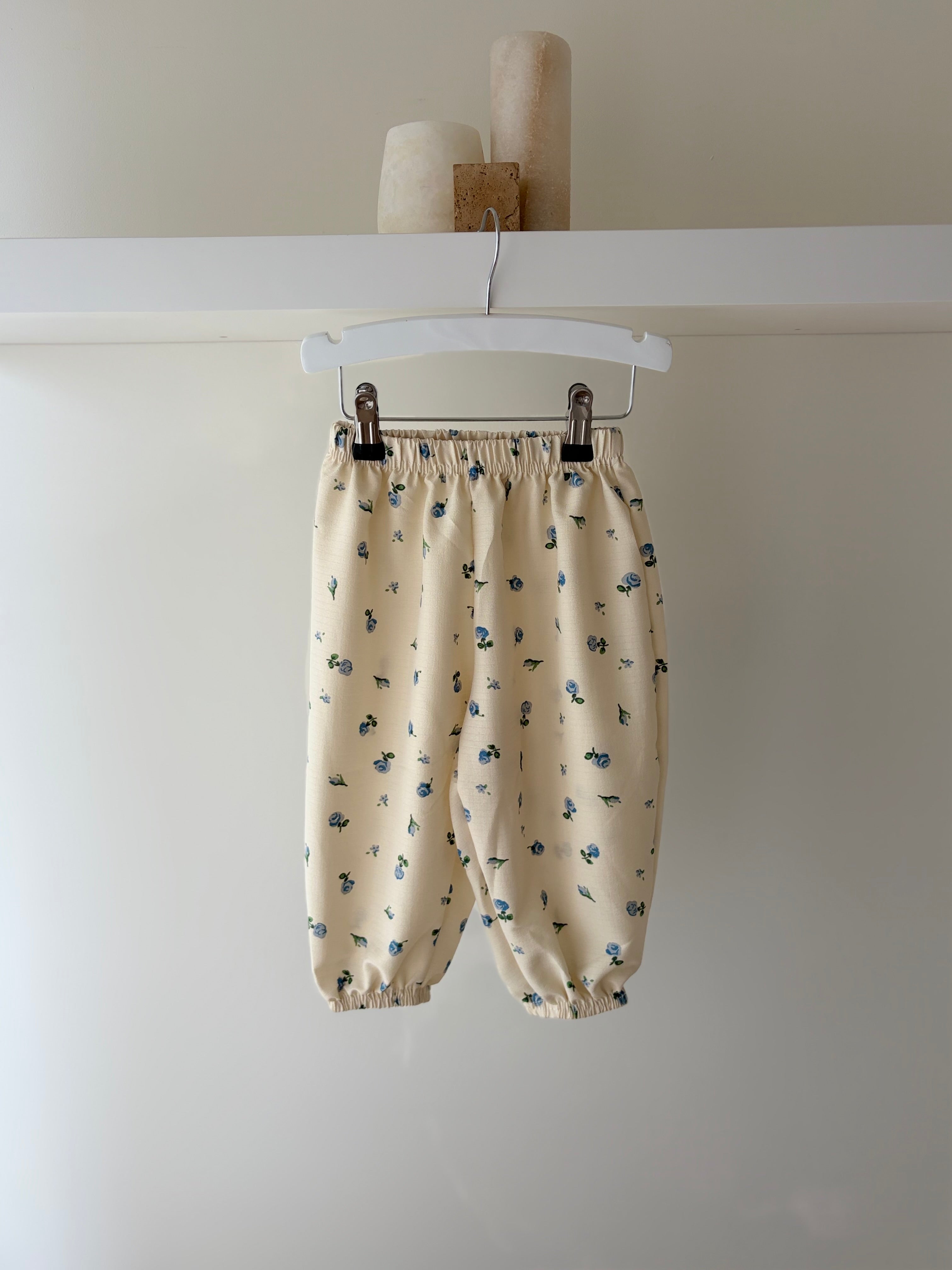 Blue flower balloon pants