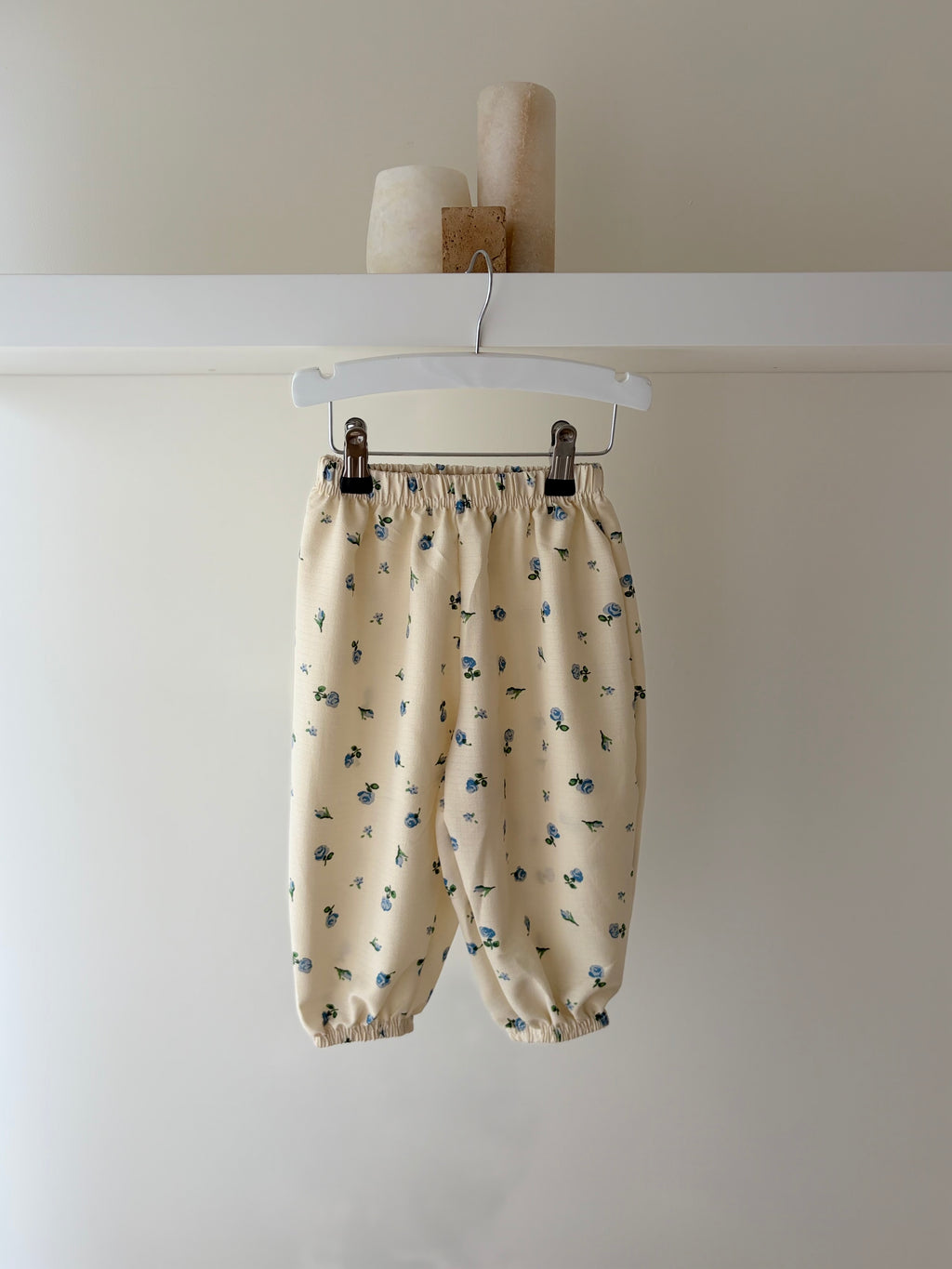 Blue flower balloon pants
