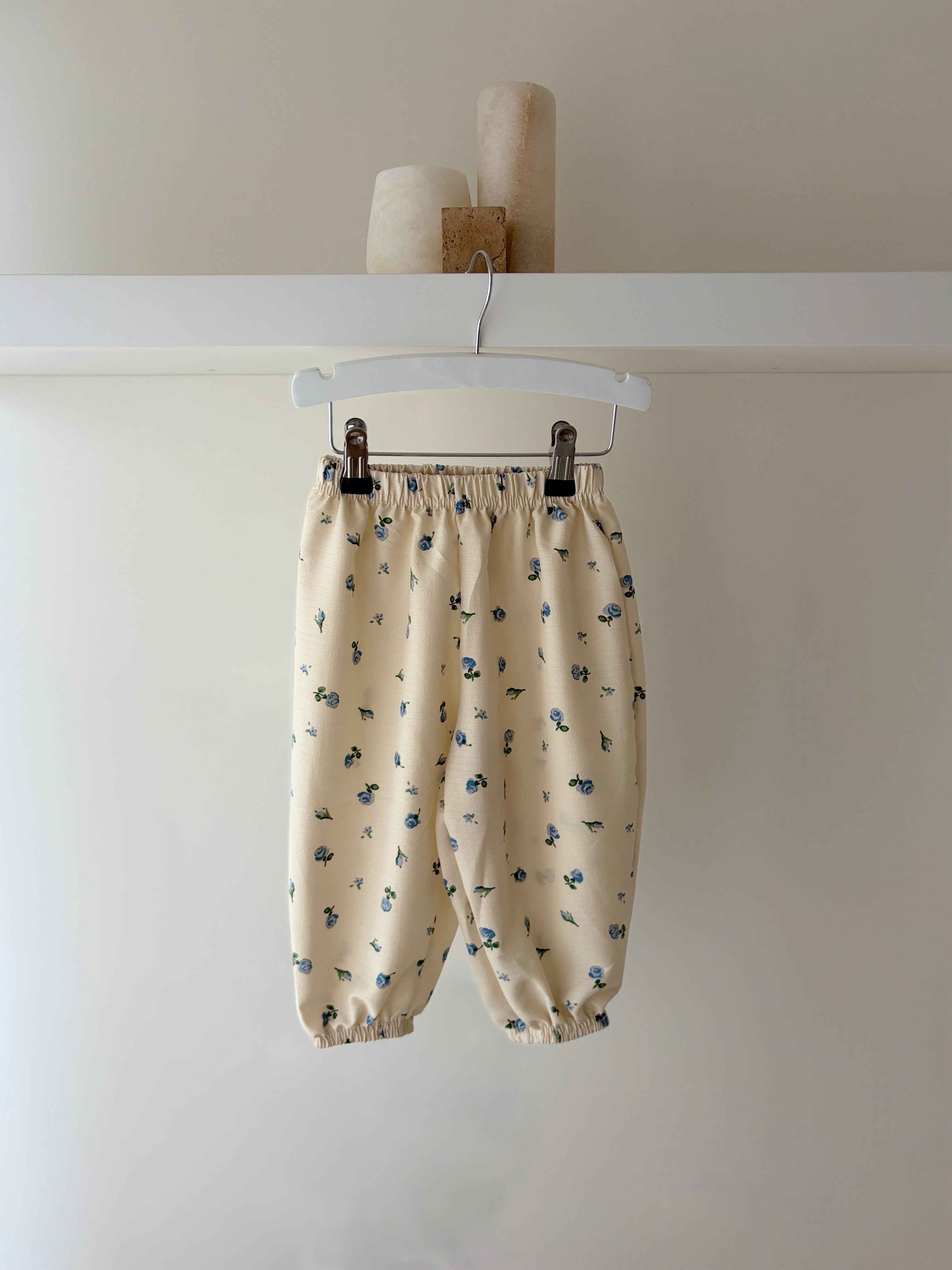 Blue flower balloon pants