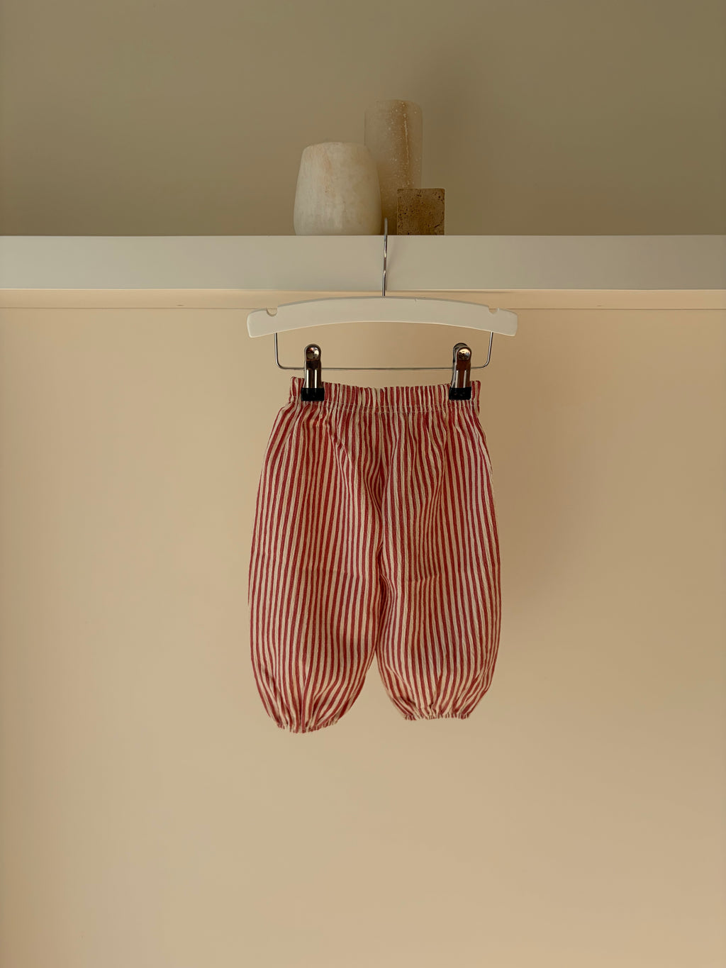 Striped bambi pants - red